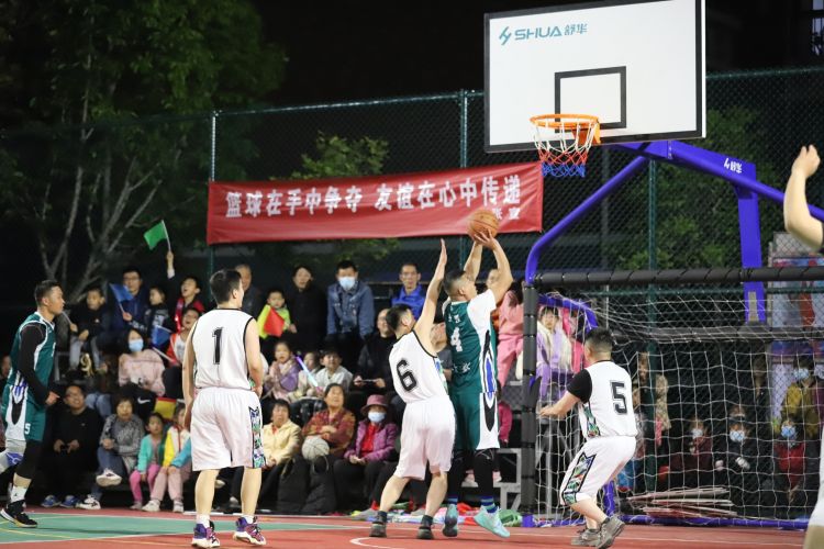 越了单纯